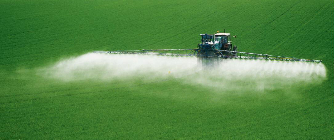 Glyphosate - Fieldwork with herbicide/pesticide